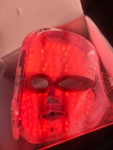 Customer photo review of Mascarilla LED de terapia + 5 ud Mascarillas de Regalo