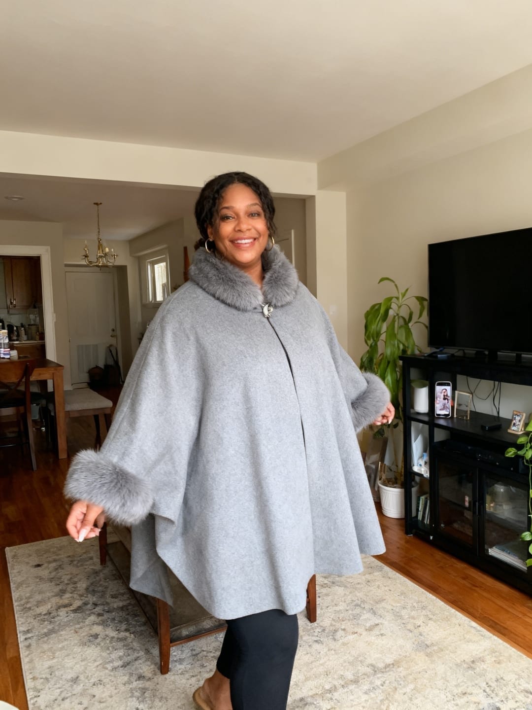 Customer photo review of Autumn And Winter Large Rabbit Fur Collar Mid-length Woolen Coat Elegant Cape Shawl Hepburn Style Woolen Large Size Coat