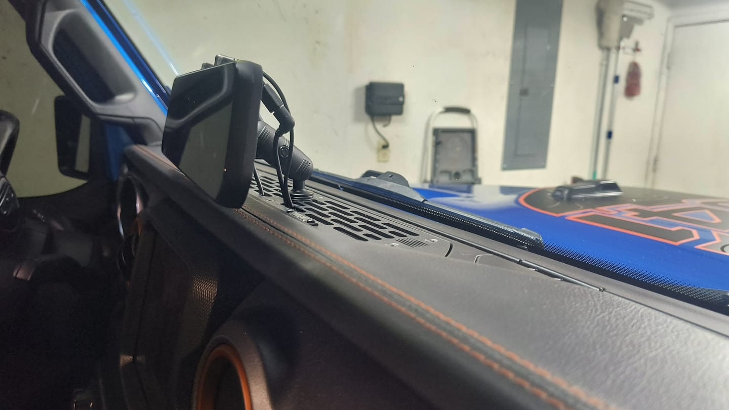 Customer photo review of WOLFBOX G900Pro 12MP WiFi Touch Screen Rear View Mirror Dash Cam Smart Mirror