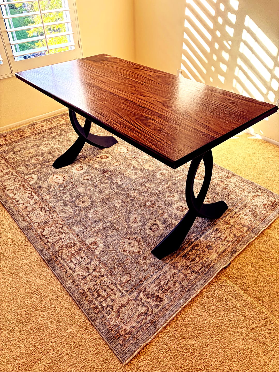 Customer photo review of 418 Curva 28" H Dining Table Curved Legs for Live Edge Wooden Slap