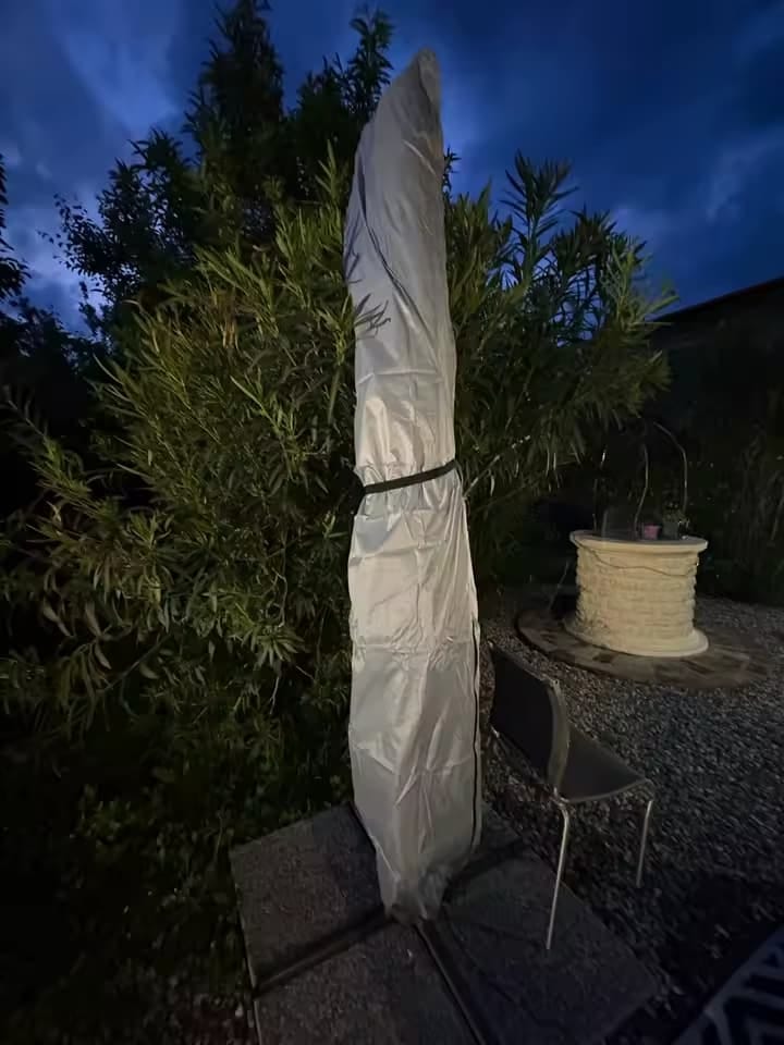 Customer photo review of Capa Impermeável para Guarda-Sol e Ombrelone Lateral até 3m