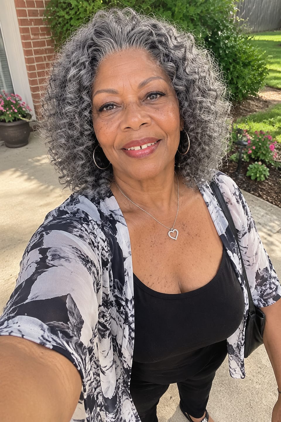 Customer photo review of Luvwin 13x4 Salt & Pepper Bouncy Curls Glueless Grey Wig 100% Human Hair