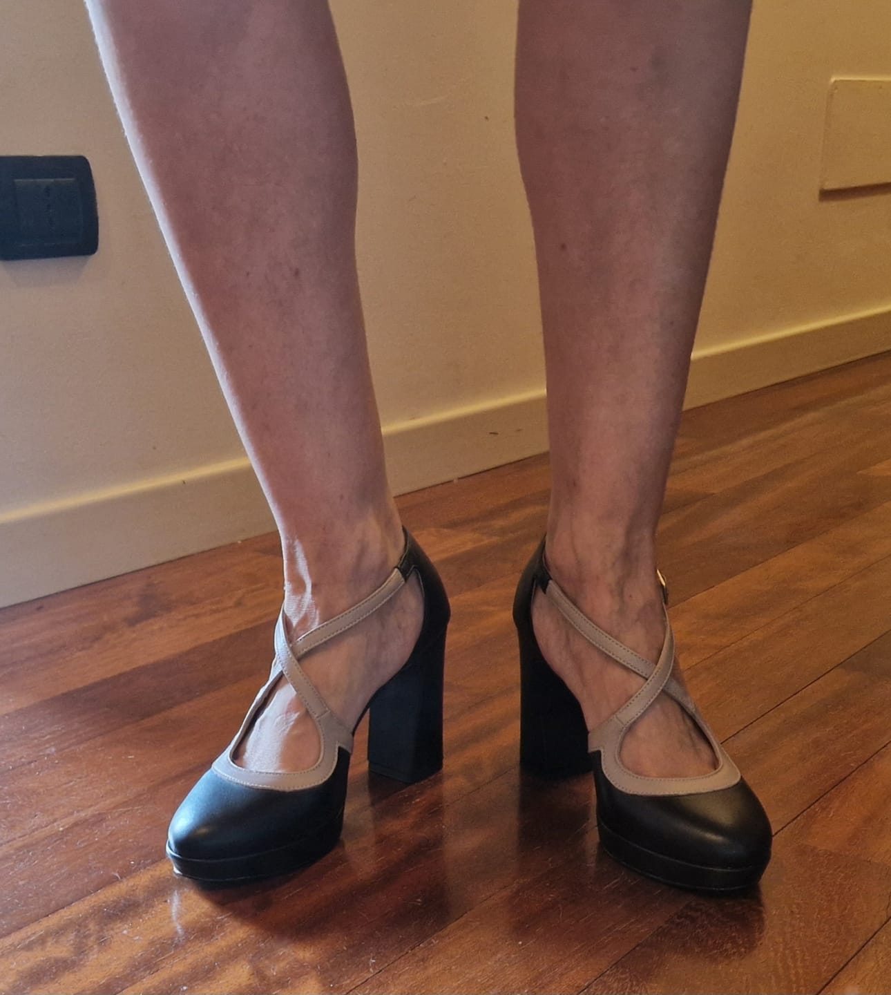 Customer photo review of Loft Dark decollete in nappa nera e cipria tacco 9 artigianale pugliese