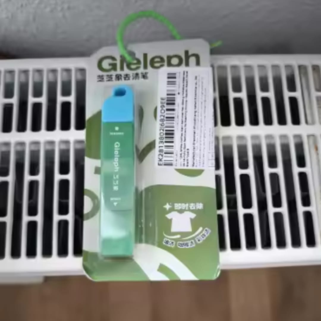 Customer photo review of Lápiz Quitamanchas Instantáneo 2 en 1