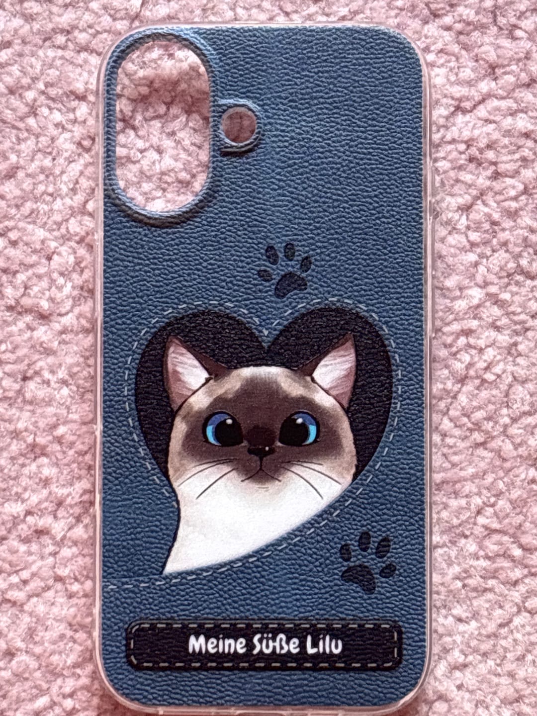 Customer photo review of Personalisierte Handyhülle - Katzenherz Lederoptik