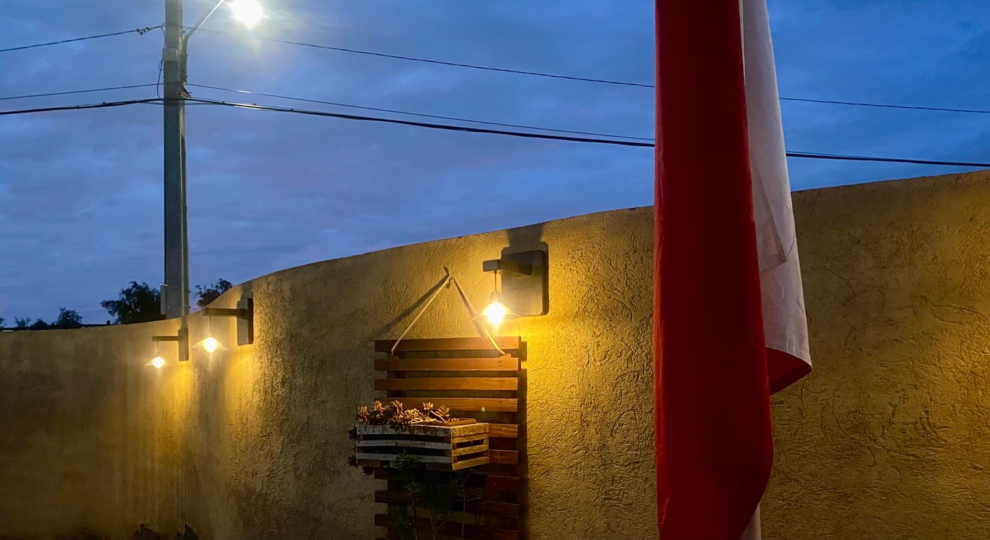 Customer photo review of Aplique Solar Decorativo con Pantalla Acanalada - Luz Cálida / IP65