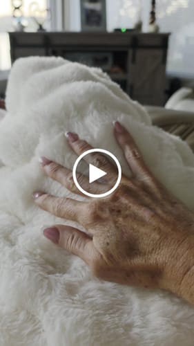 Customer video review of Cloud Throw Blanket
