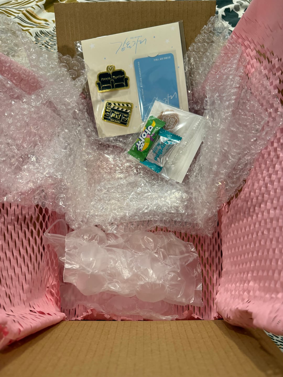 Customer photo review of PARK JI HOON [2026 Fanmeeting : 같은 자리] Badge Set