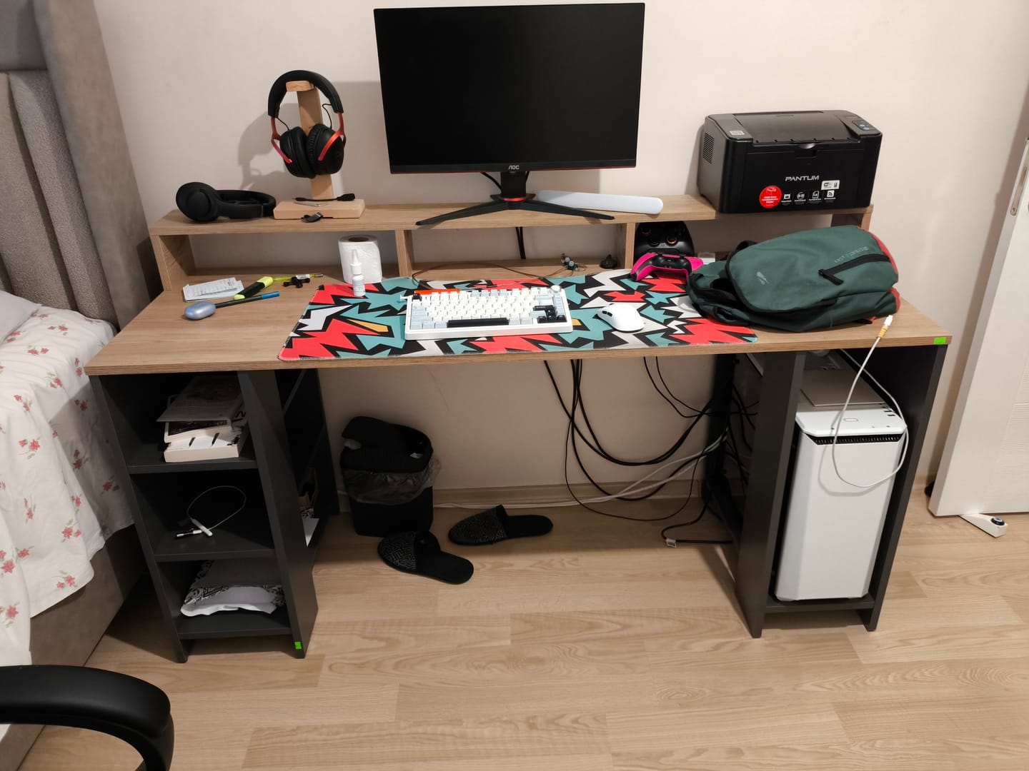 Customer photo review of Rani HA110 Raflı Oyuncu Bilgisayar Masası 160 Cm Çalışma Masası Sepet Ceviz - Antrasit