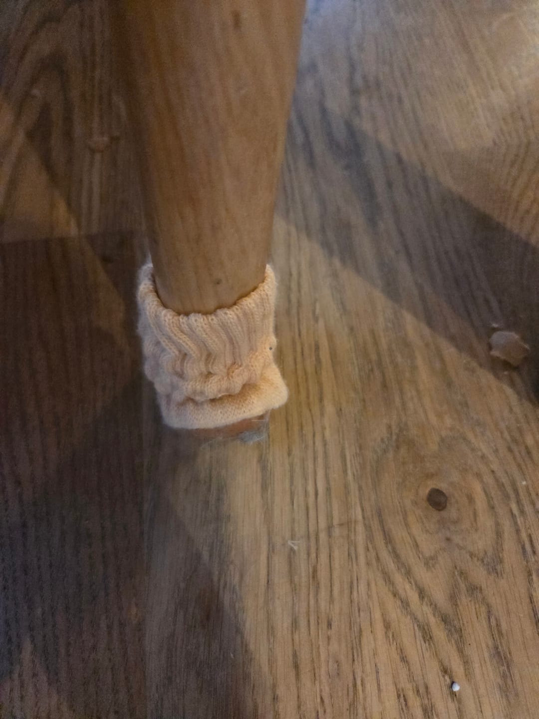 Customer photo review of Stuhlsocken Beige Rot 4er Set