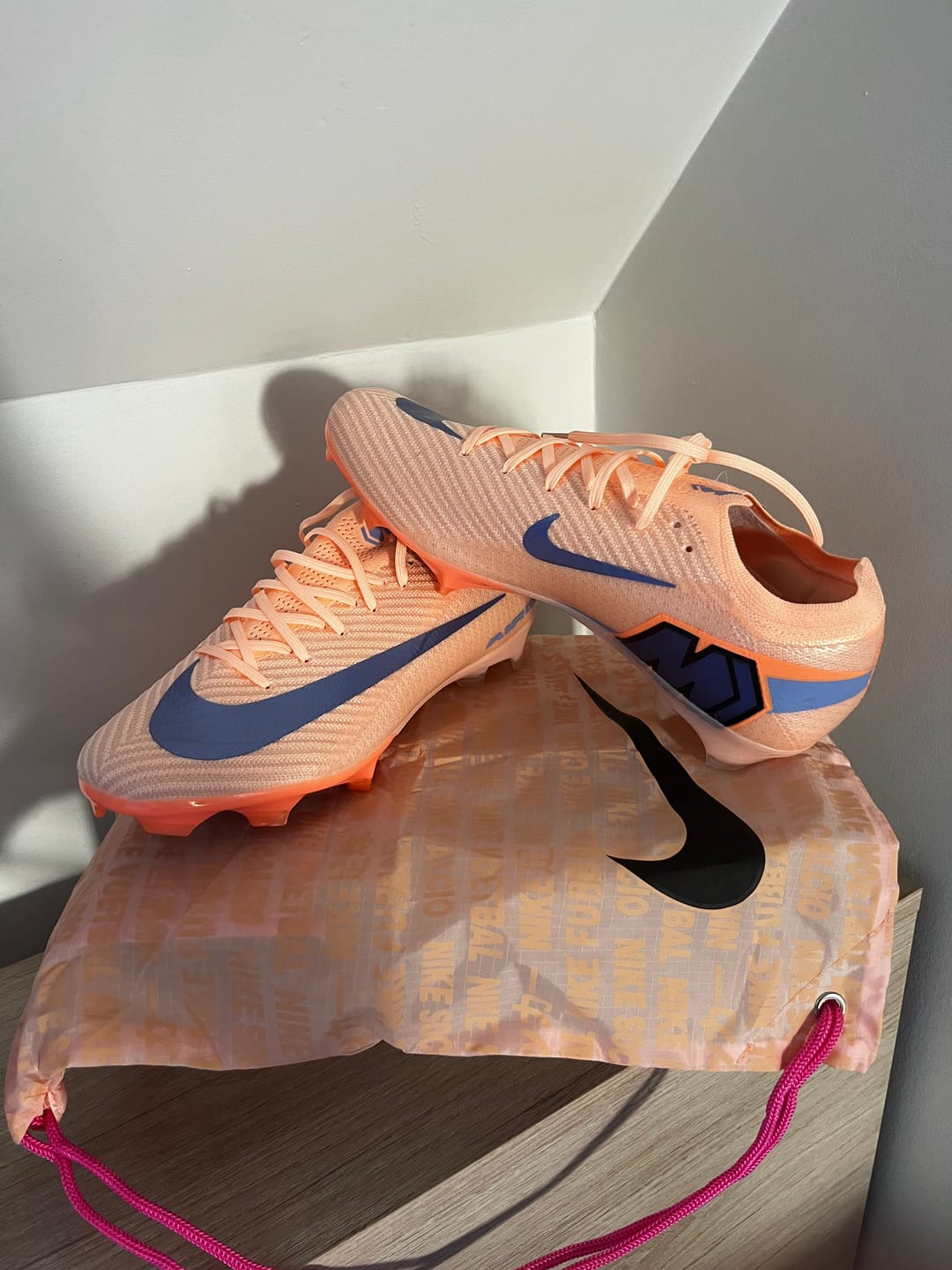 Customer photo review of Nike Mercurial Vapor 16 Elite FG Showtime - Teinte Cramoisi/Pulsion Royale