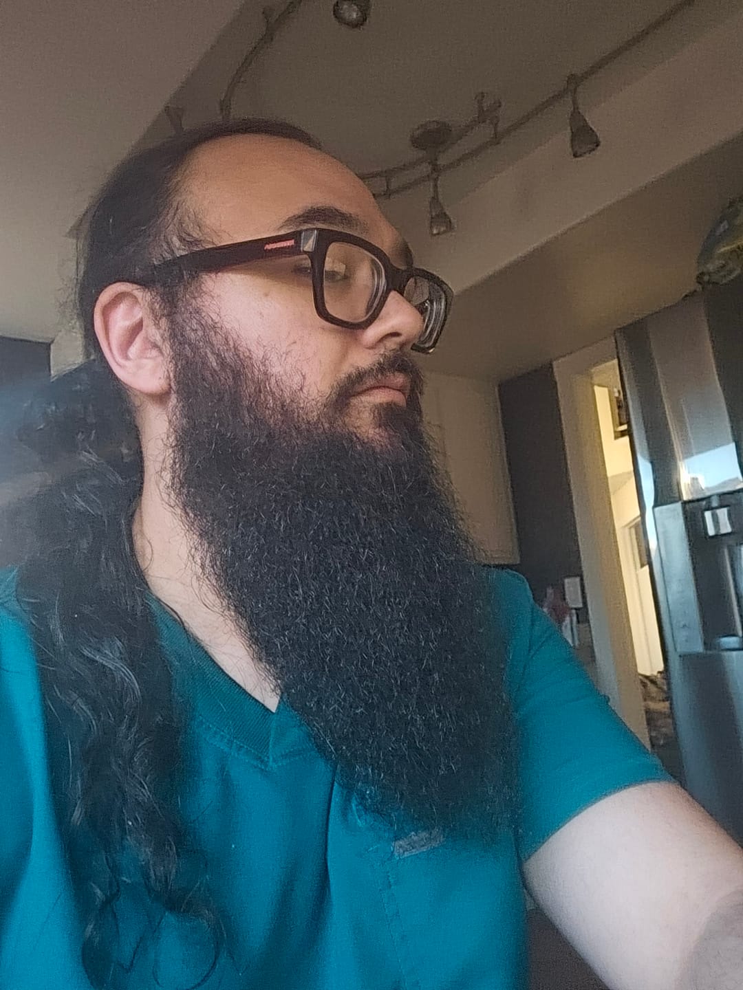 Customer photo review of Kühn Products Black Beard Brush | with built in curve and grip
