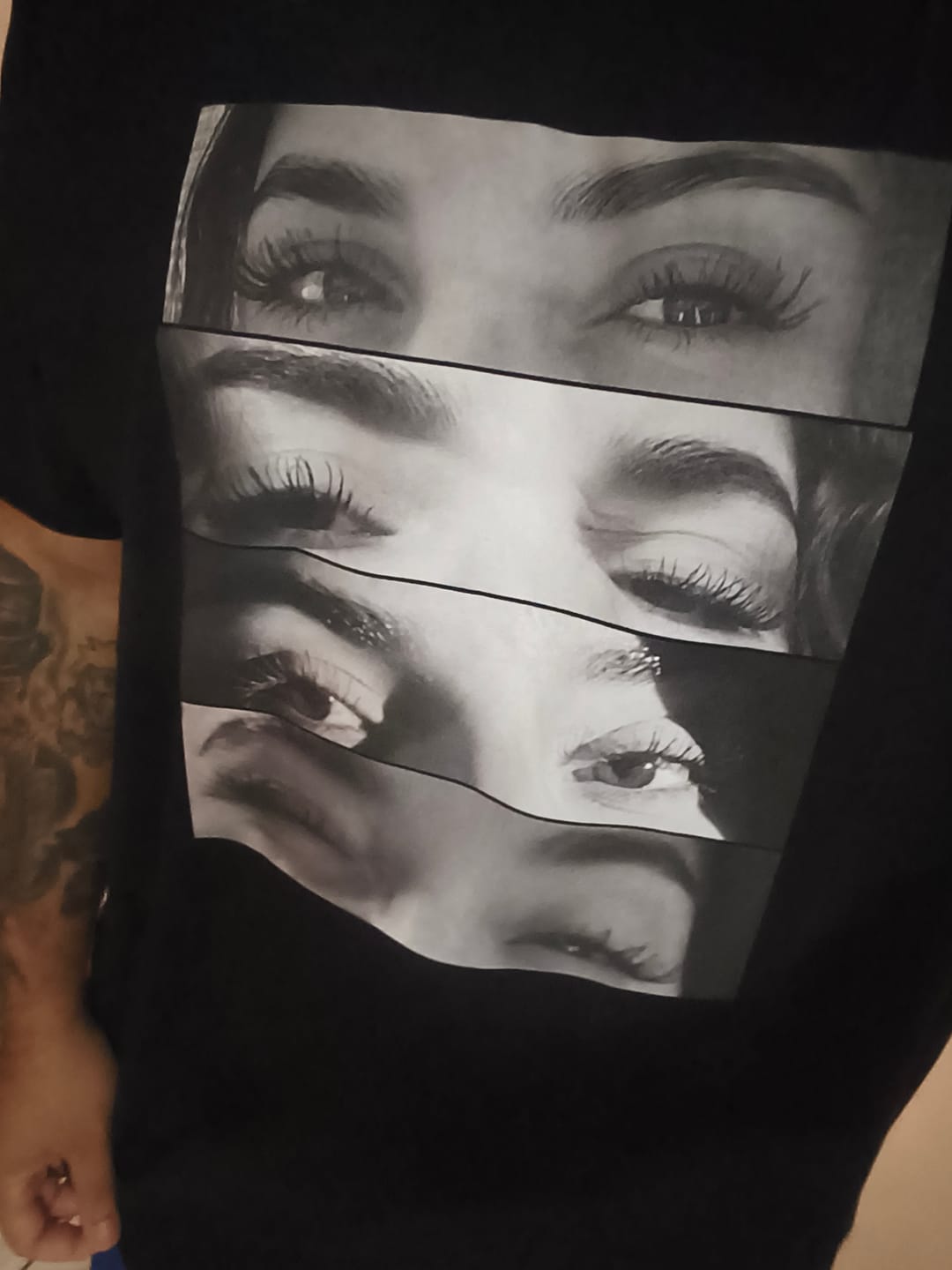 Customer photo review of Camiseta Personalizada DIA DOS NAMORADOS - OLHARES - PRETA - Algodão 100%
