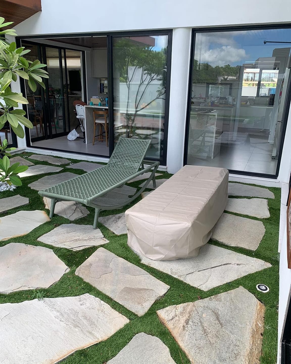Customer photo review of Capa para Móveis de Jardim Oxford 420D Bege Impermeável