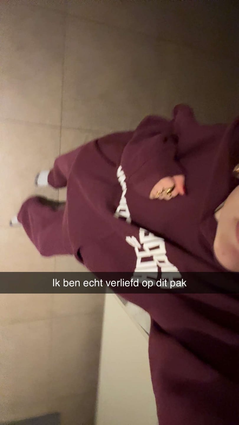 Customer photo review of GATED COMMUNITY HOODIE DARK PLUM