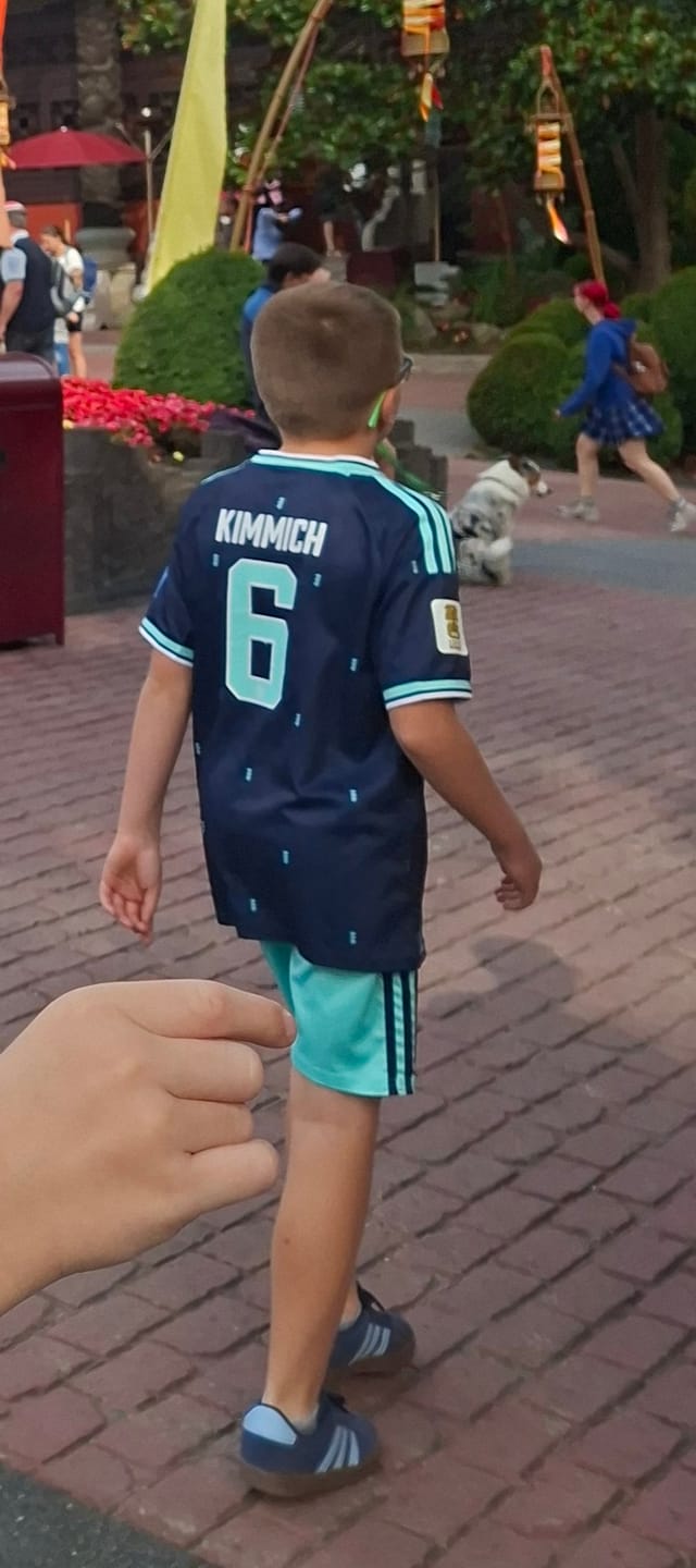 Customer photo review of Joshua Kimmich 6- Germany 2026 World Cup Kids  Football Jersey Kit
