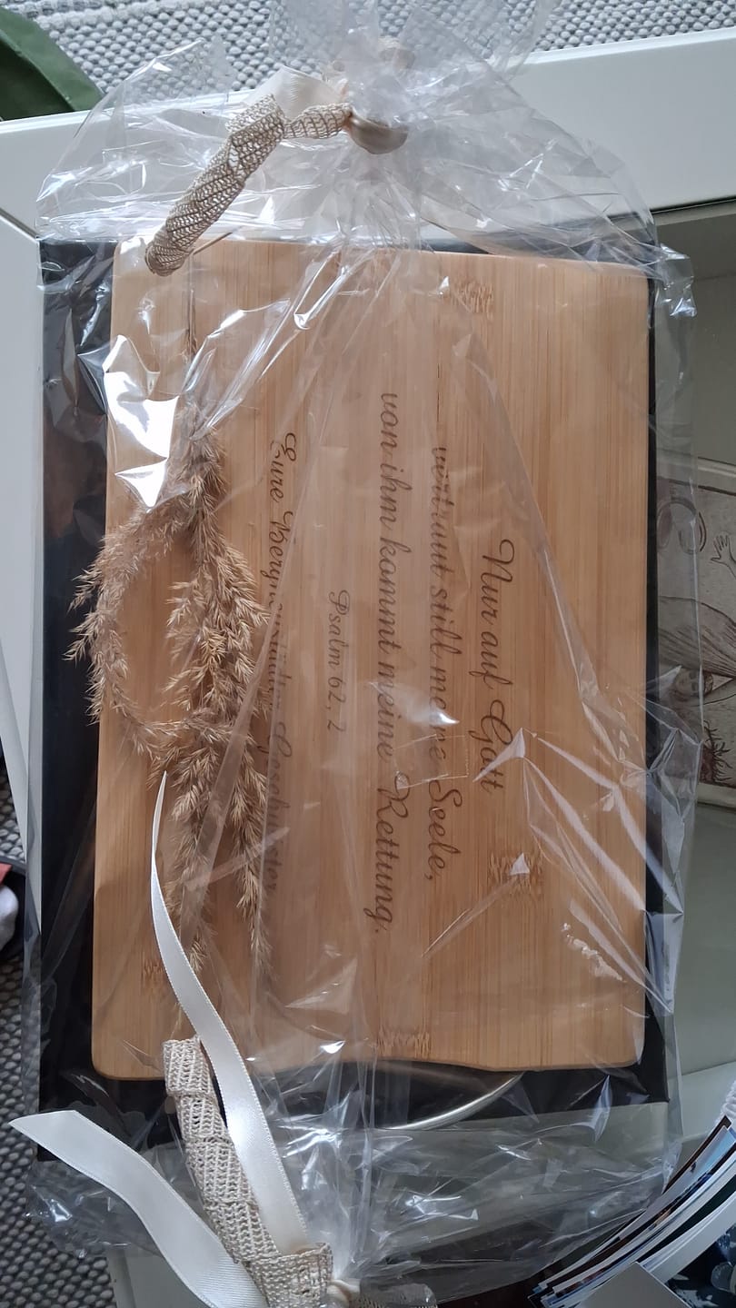 Customer photo review of Personalisiertes Schneidebrett "Dein Text" · Gravur