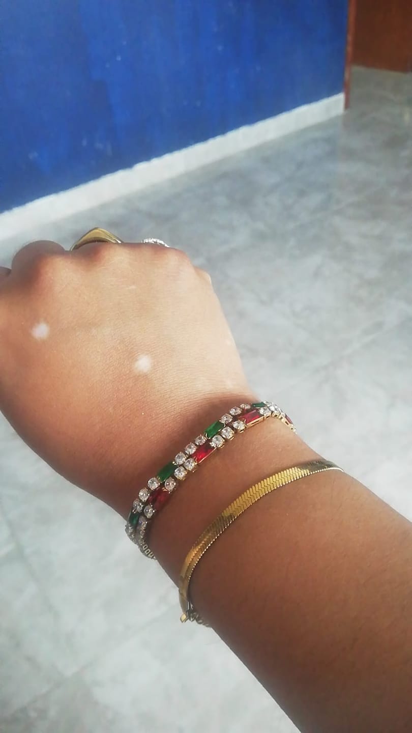 Customer photo review of Pulsera Paulin Verde