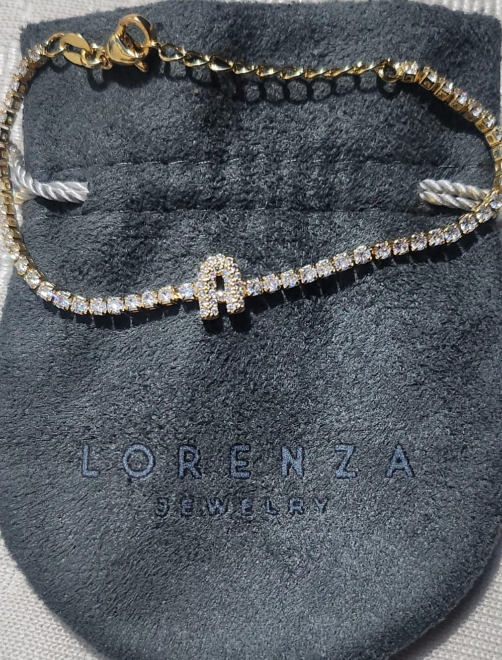 Customer photo review of Pulsera Bolitas Plateadas y Perlas Con Inicial