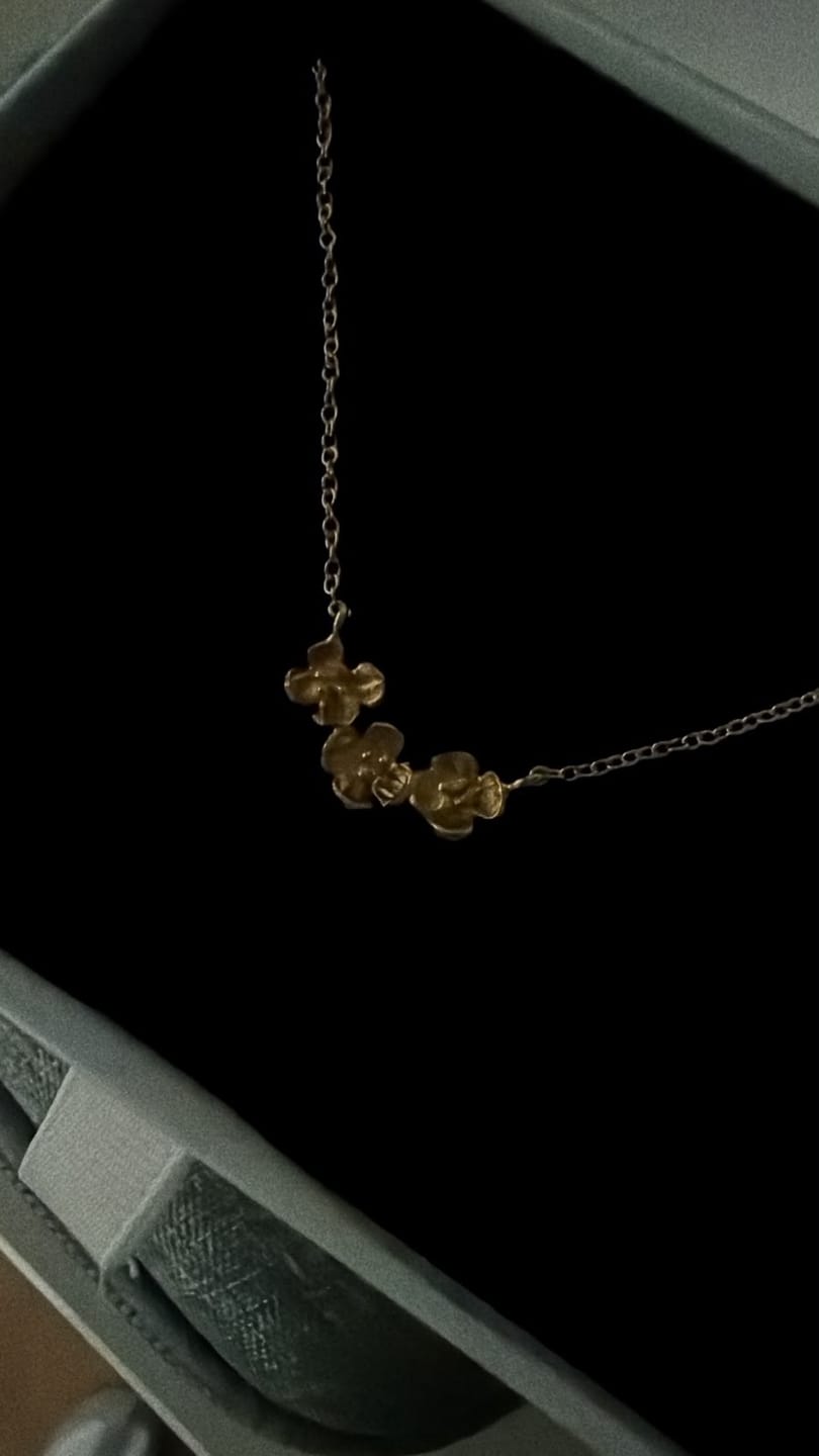 Customer photo review of Colar Three Little Flowers