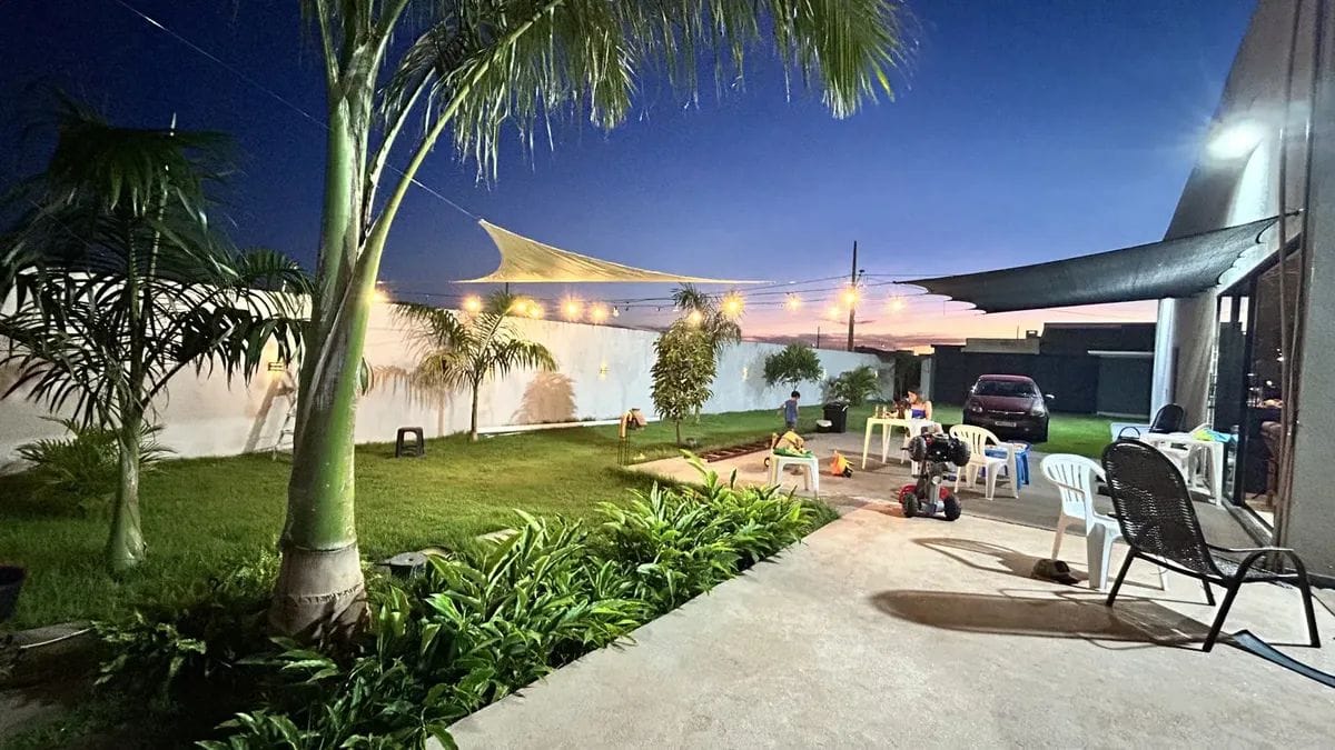 Customer photo review of Toldo Triangular Impermeável Anti-UV para Áreas Externas