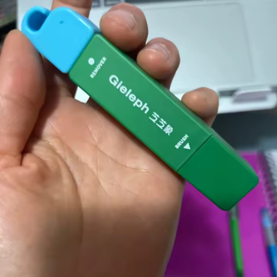 Customer photo review of Lápiz Quitamanchas Instantáneo 2 en 1