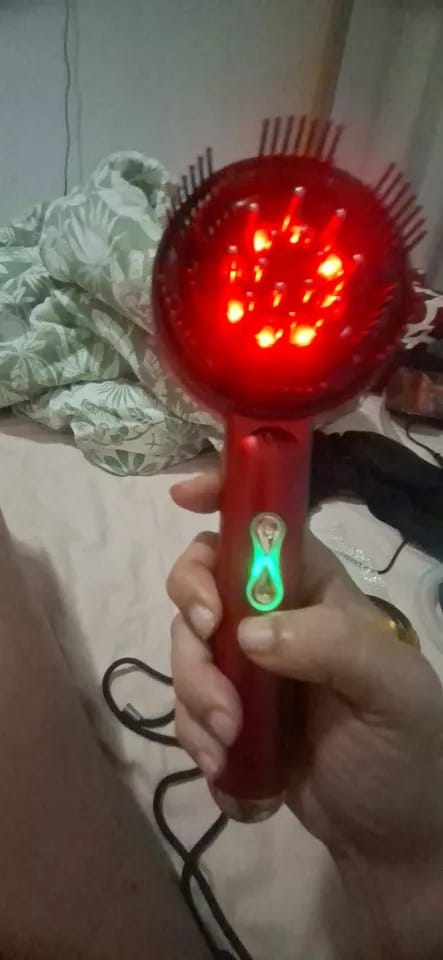 Customer photo review of Cepillo masajeador 3 en 1 Nutre, cuida y protege.