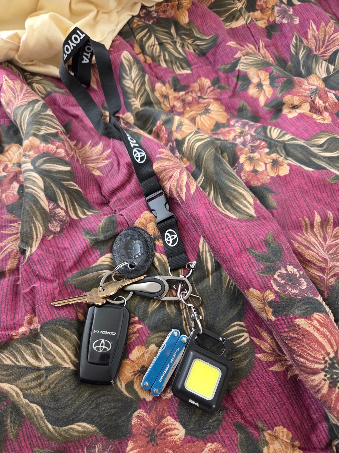 Customer photo review of 80Eighty® Mini 3-1 Flashlight Keychain