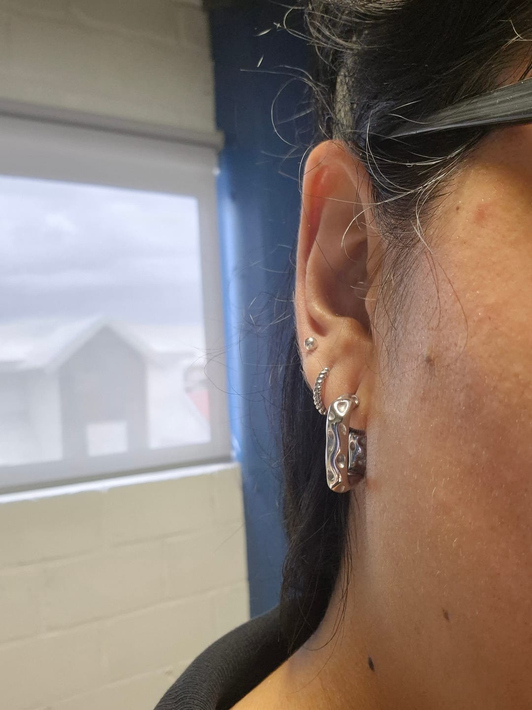 Customer photo review of Aretes Savini Plata