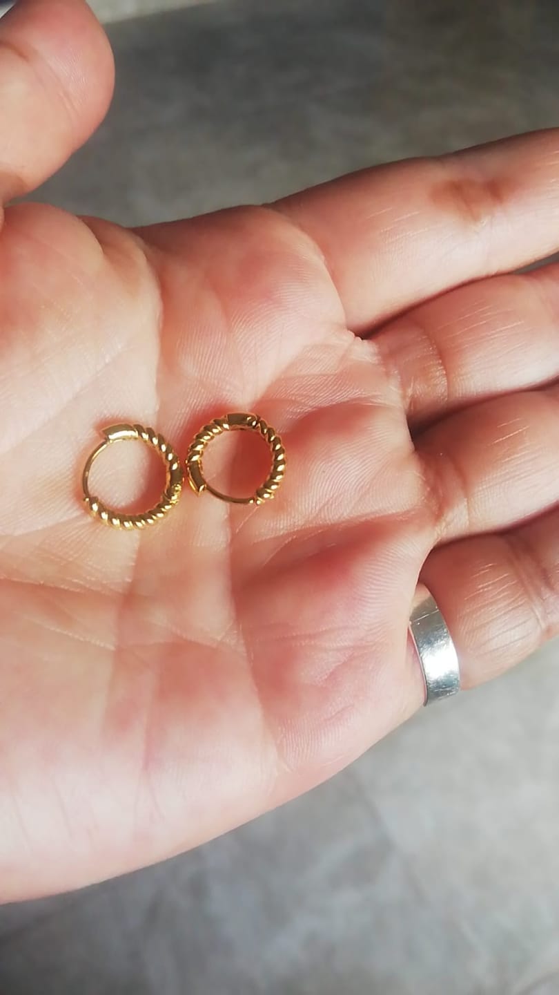 Customer photo review of Aretes Brie Oro
