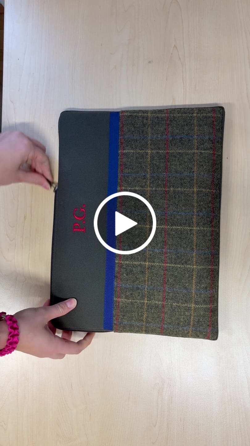 Customer video review of Laptophülle TWEED khaki & navy