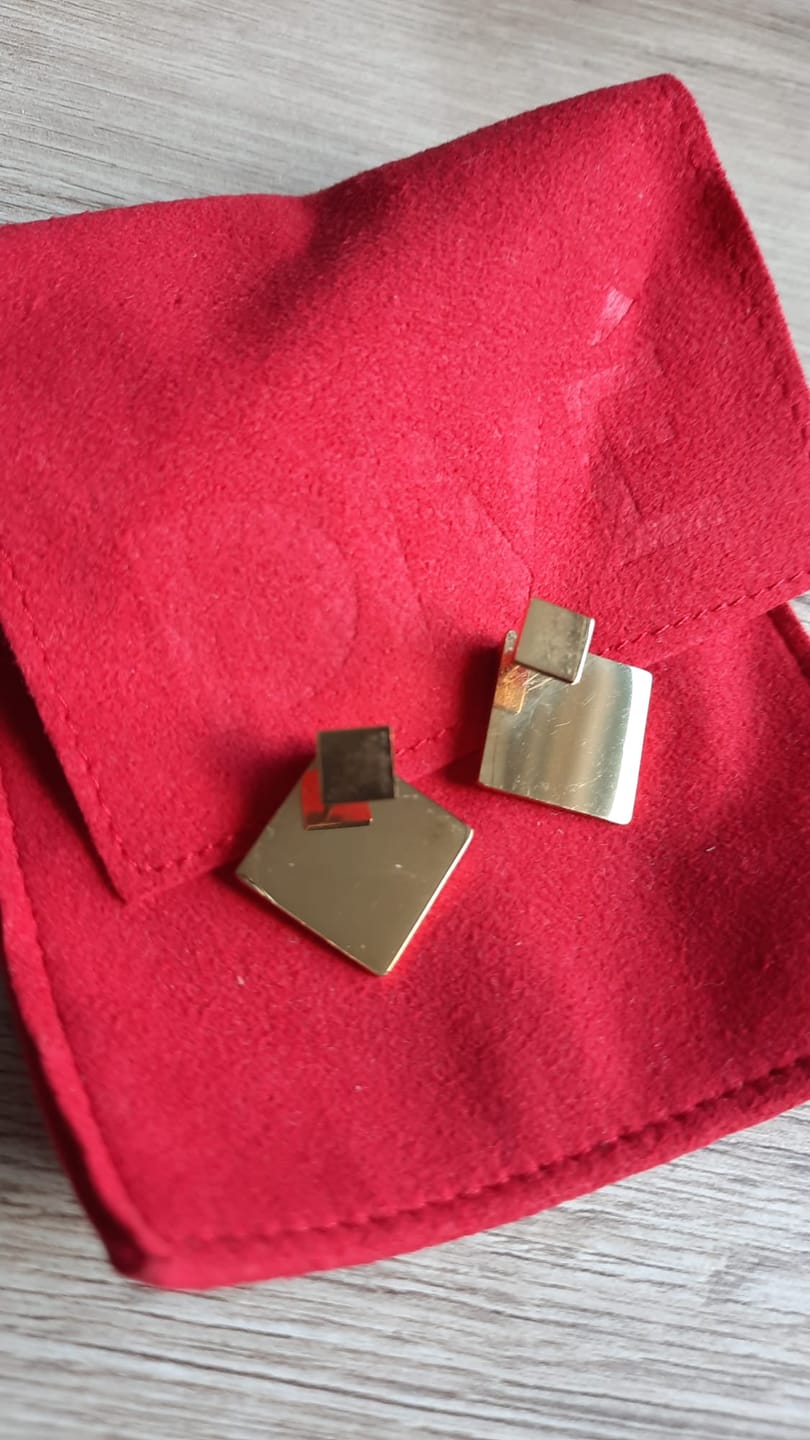 Customer photo review of Rhomb Earrings, designed by Rebeca Sá – Revolve Rhomb Earrings — Waterproof Gold Geometric Earrings