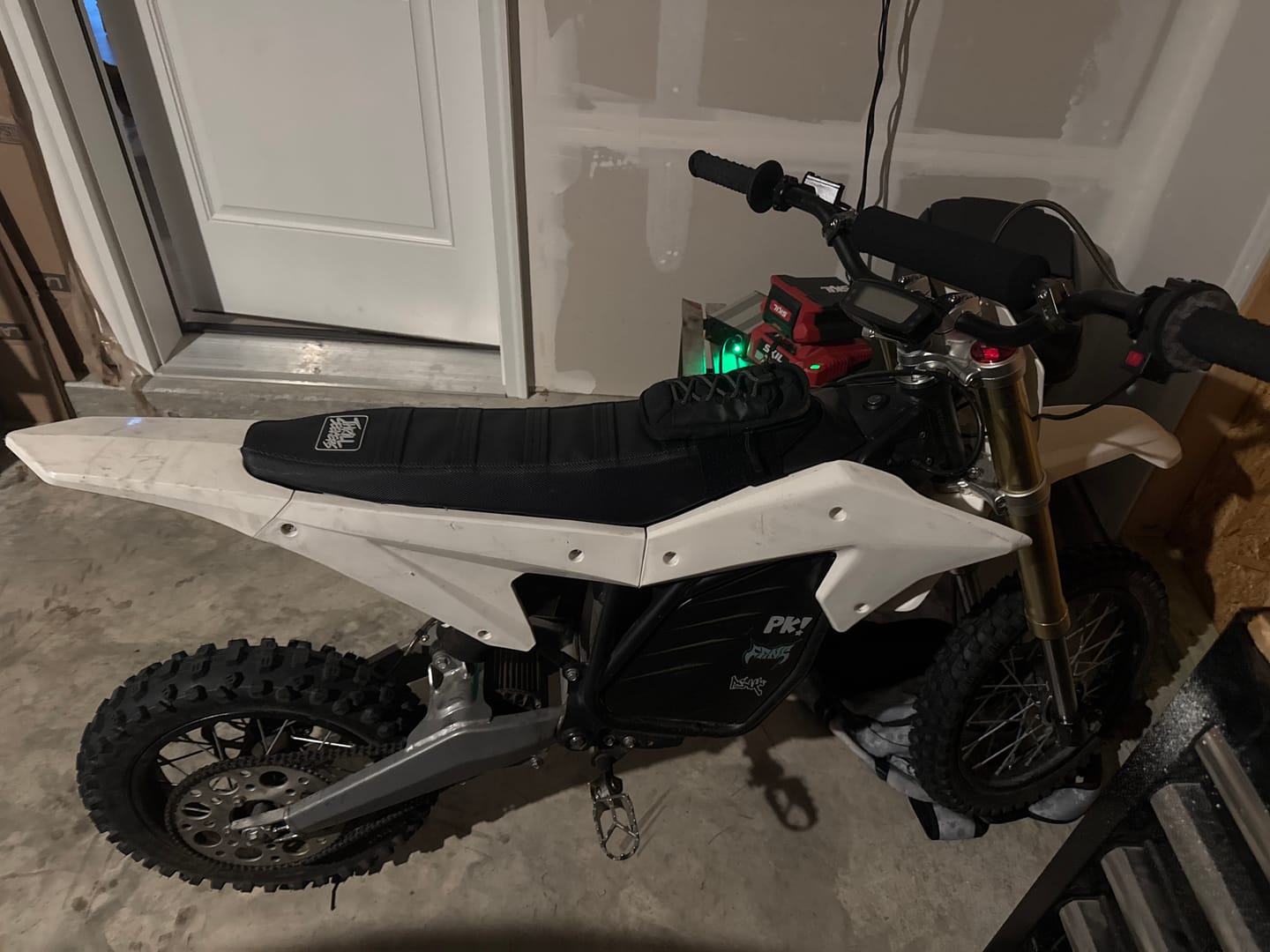 Customer photo review of Custom Seat Cover: Electro & Co ETM RTR Lite