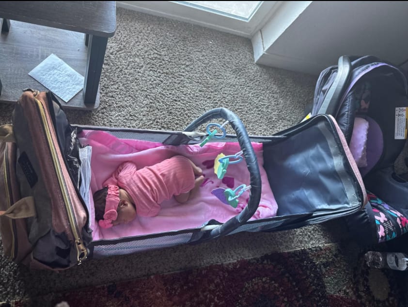 Customer photo review of Mochila Cambiador con Cuna Plegable para Bebé