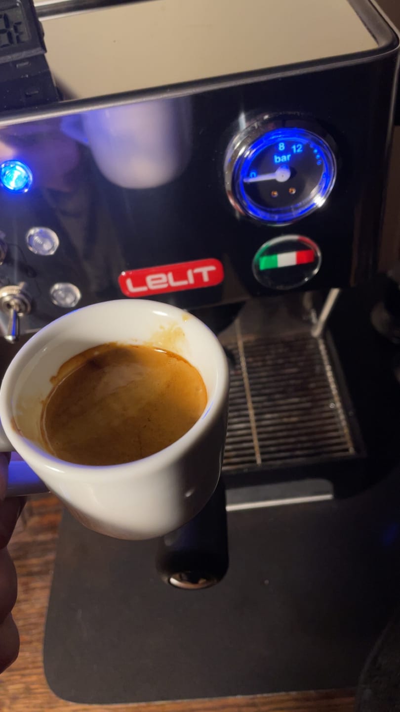 Customer photo review of N°5 Löwenburg – Kraftvolle Intensität mit samtiger Crema – Espresso Bar Mischung