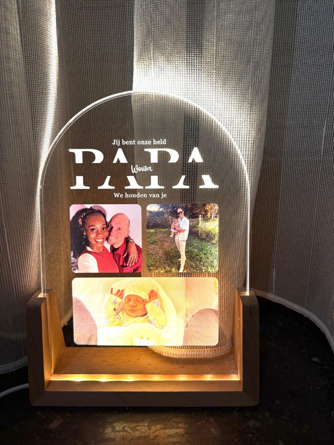 Customer photo review of Onze Papa - Gepersonaliseerd LED-standaard voor papa en mama met foto-upload