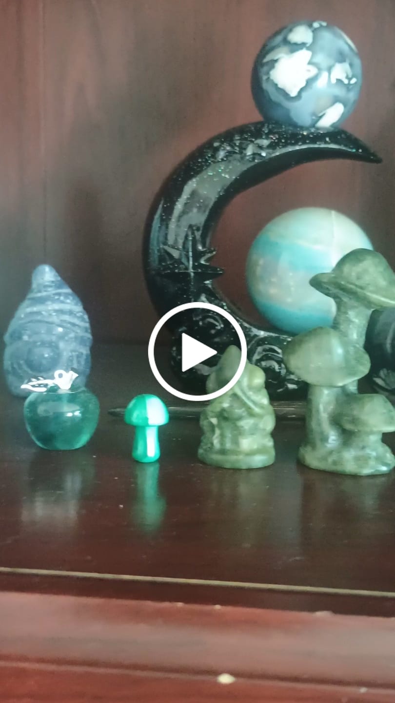 Customer video review of Natural Crystal Couple Cat Carving