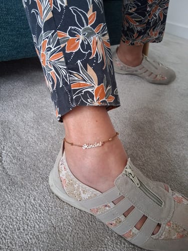 Customer photo review of Bracelet de cheville avec gravure personnalisée