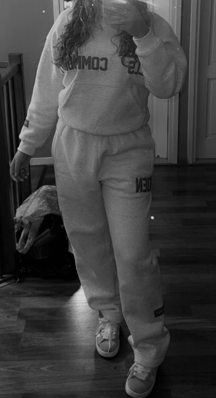 Customer photo review of GATED COMMUNITY HOODIE LIGHT GREY/RED