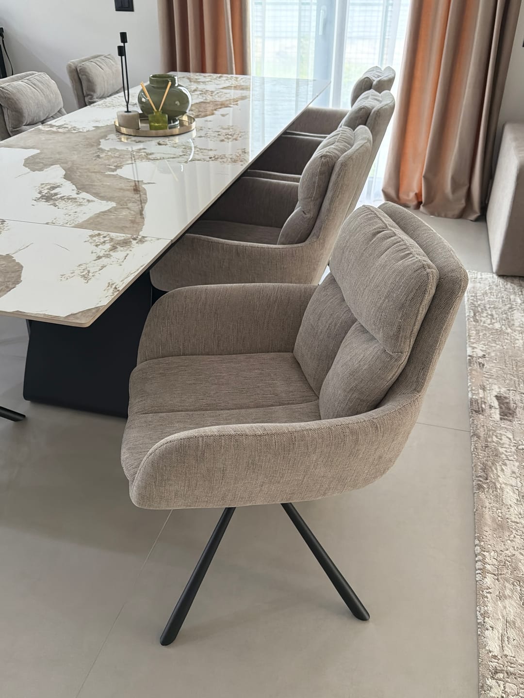 Customer photo review of Scaun pentru living K495, bej/negru, stofa clasica/metal, 60x65x87 cm