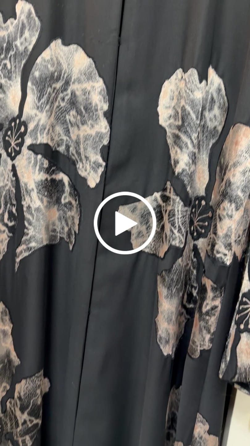 Customer video review of C 2149-02 Black Floral Printed Abaya