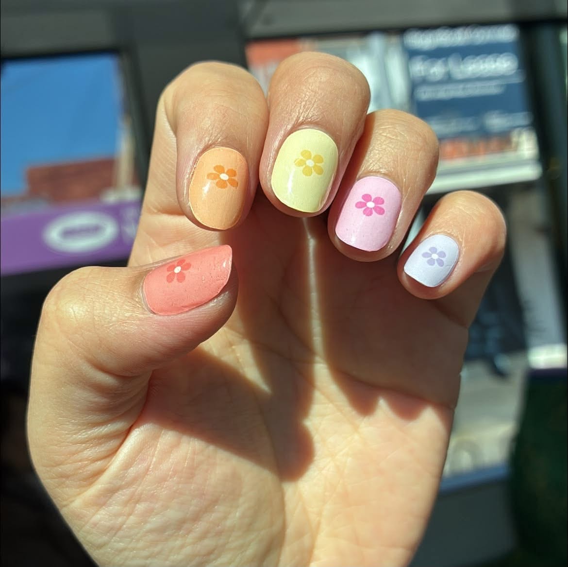 Customer photo review of NEW Sherbet Daisy Pop DIY Semicured Gel Nail Sticker Kit