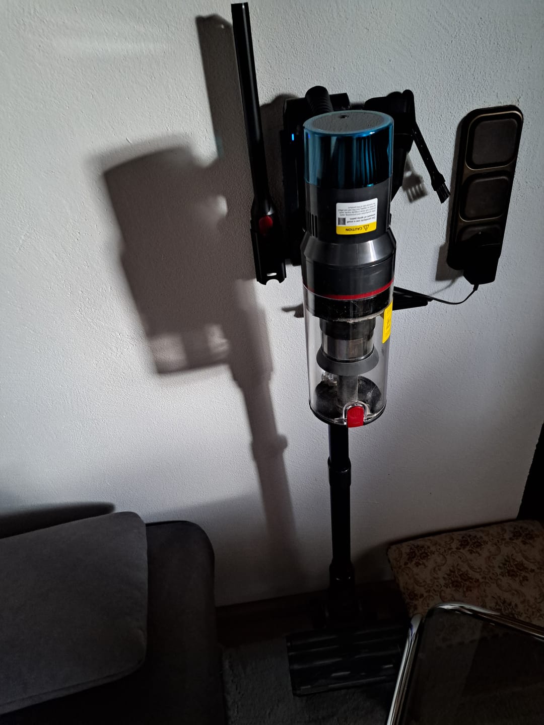 Customer photo review of Ultra-starker Akku-Staubsauger mit automatischer Stauberkennung / Bis zu 60 Minuten Laufzeit / Beutelloser Staubsauger für Teppiche, Hartböden & Tierhaare