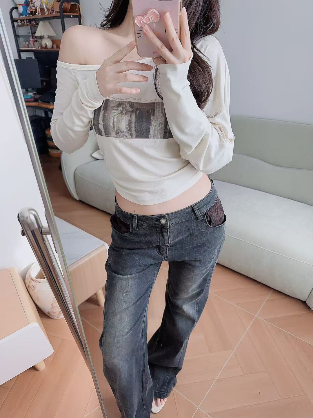 Customer photo review of Rase le sol Asymmetric One-Shoulder Photo Print Long-Sleeve T-Shirt