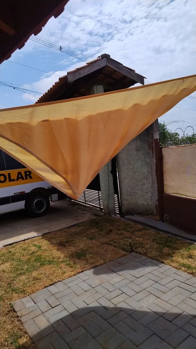 Customer photo review of Toldo Triangular Impermeável Anti-UV para Áreas Externas