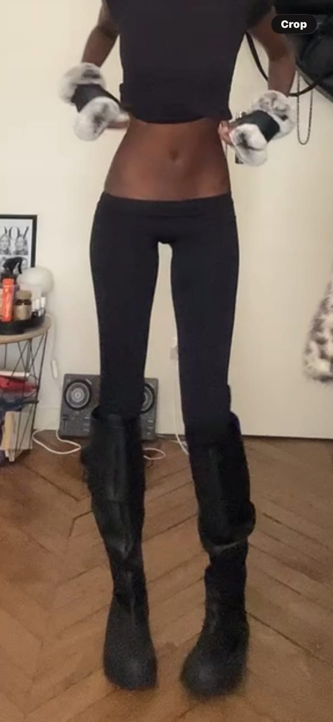 Customer photo review of Seamless LowRise Legging (Black)