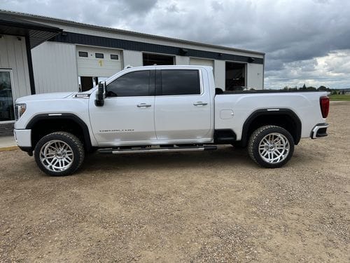 Customer photo review of 2020-2025 Duramax Stage 3 Leveling Kit w/ Fox Shocks (KR20STAGE3FOX)