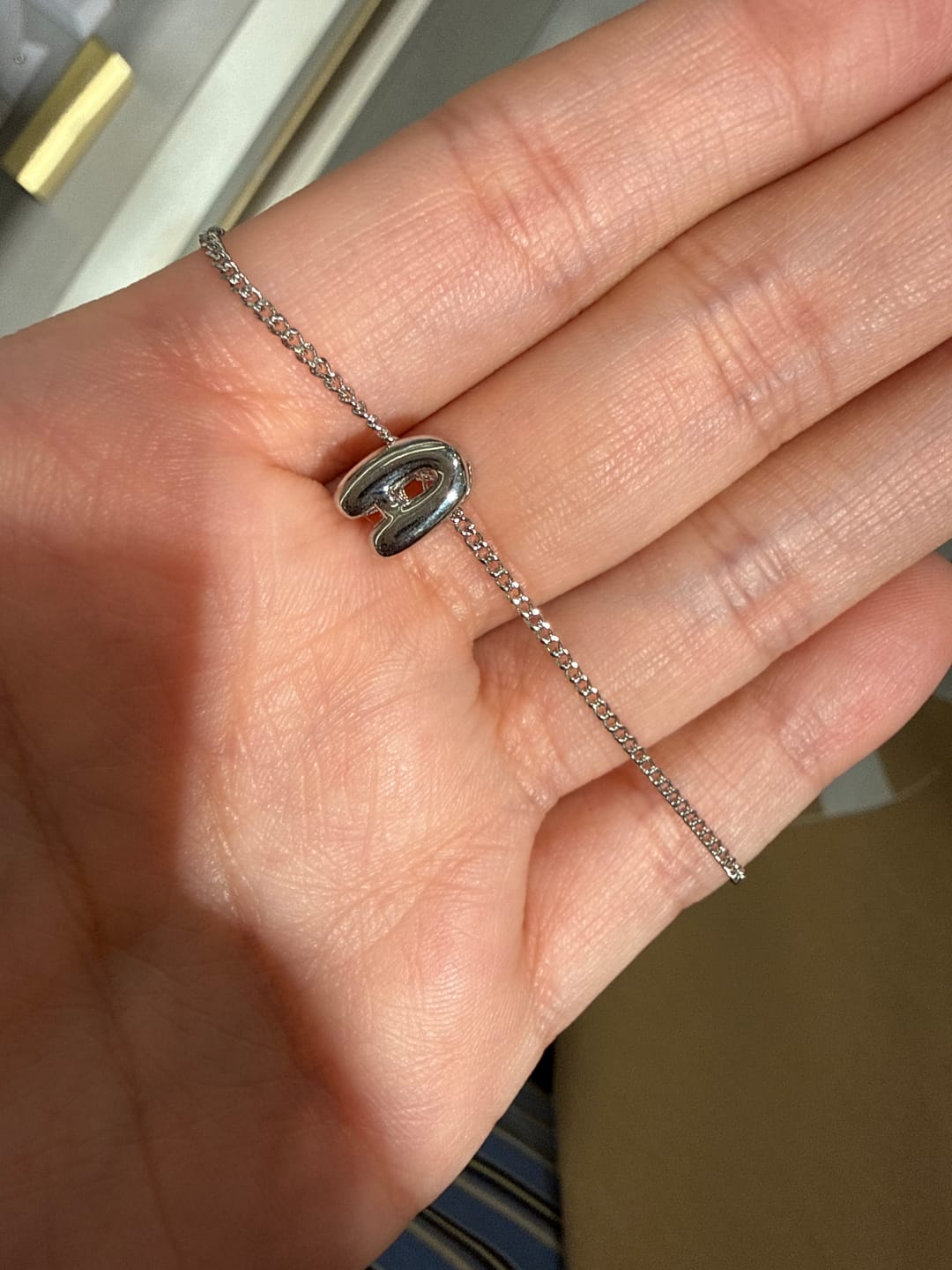 Customer photo review of Personaliza Tu Collar Con Inicial Mini Bubble Plateado