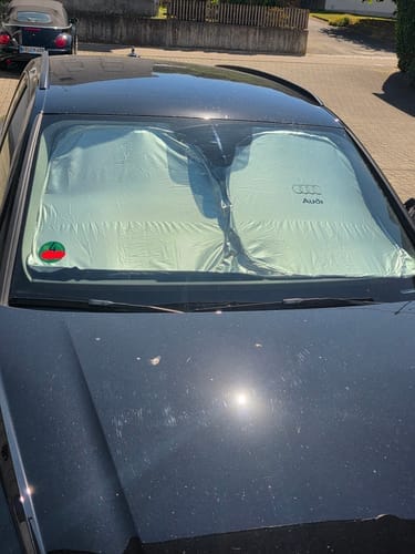 Customer photo review of Faltbare Auto-Sonnenblende mit Logo