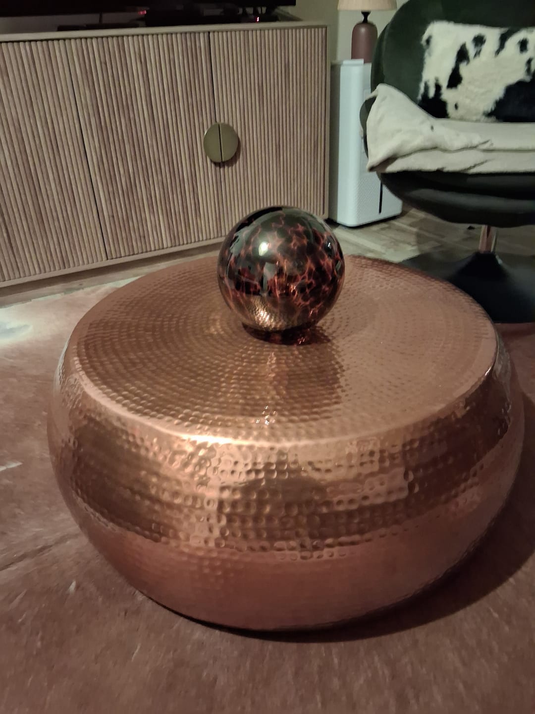 Customer photo review of Table basse ronde ORIENT 80cm métal cuivre aluminium martelé design fait main